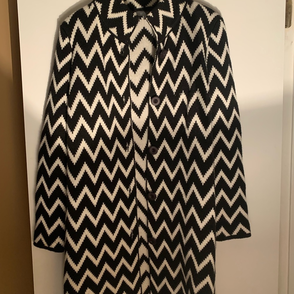 Chevron black and white knit duster.